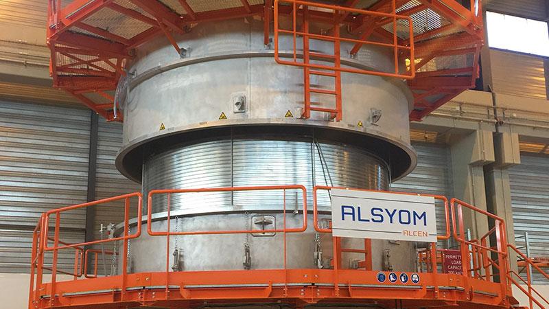 Vacuum chamber for tests of the ITER magnet conductors